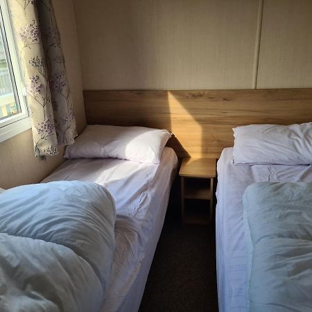 8 Berth Eastgate Fantasy Island Apartment อินโกลด์เมลส์ ภายนอก รูปภาพ