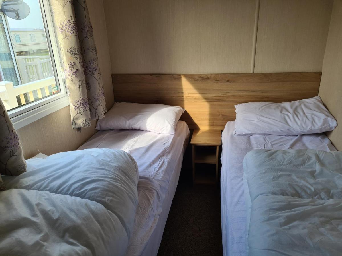8 Berth Eastgate Fantasy Island Apartment อินโกลด์เมลส์ ภายนอก รูปภาพ