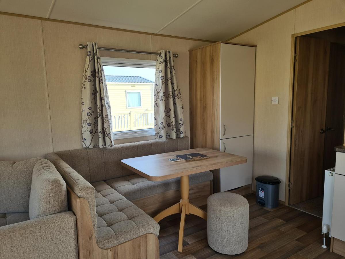8 Berth Eastgate Fantasy Island Apartment อินโกลด์เมลส์ ภายนอก รูปภาพ