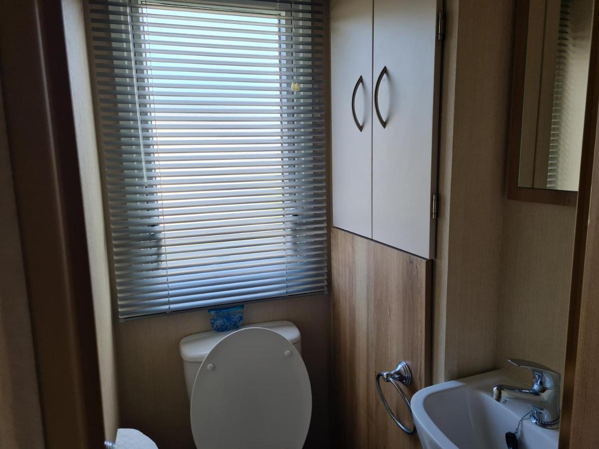 8 Berth Eastgate Fantasy Island Apartment อินโกลด์เมลส์ ภายนอก รูปภาพ