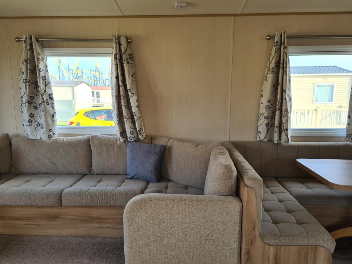 8 Berth Eastgate Fantasy Island Apartment อินโกลด์เมลส์ ภายนอก รูปภาพ