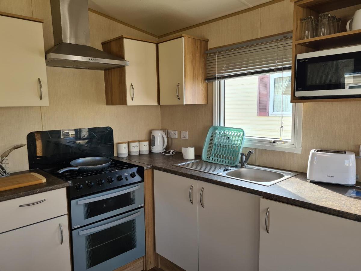8 Berth Eastgate Fantasy Island Apartment อินโกลด์เมลส์ ภายนอก รูปภาพ