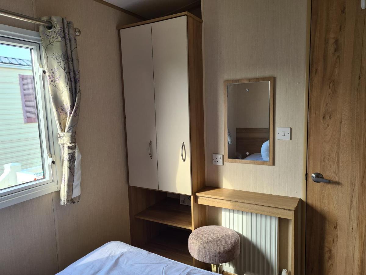 8 Berth Eastgate Fantasy Island Apartment อินโกลด์เมลส์ ภายนอก รูปภาพ