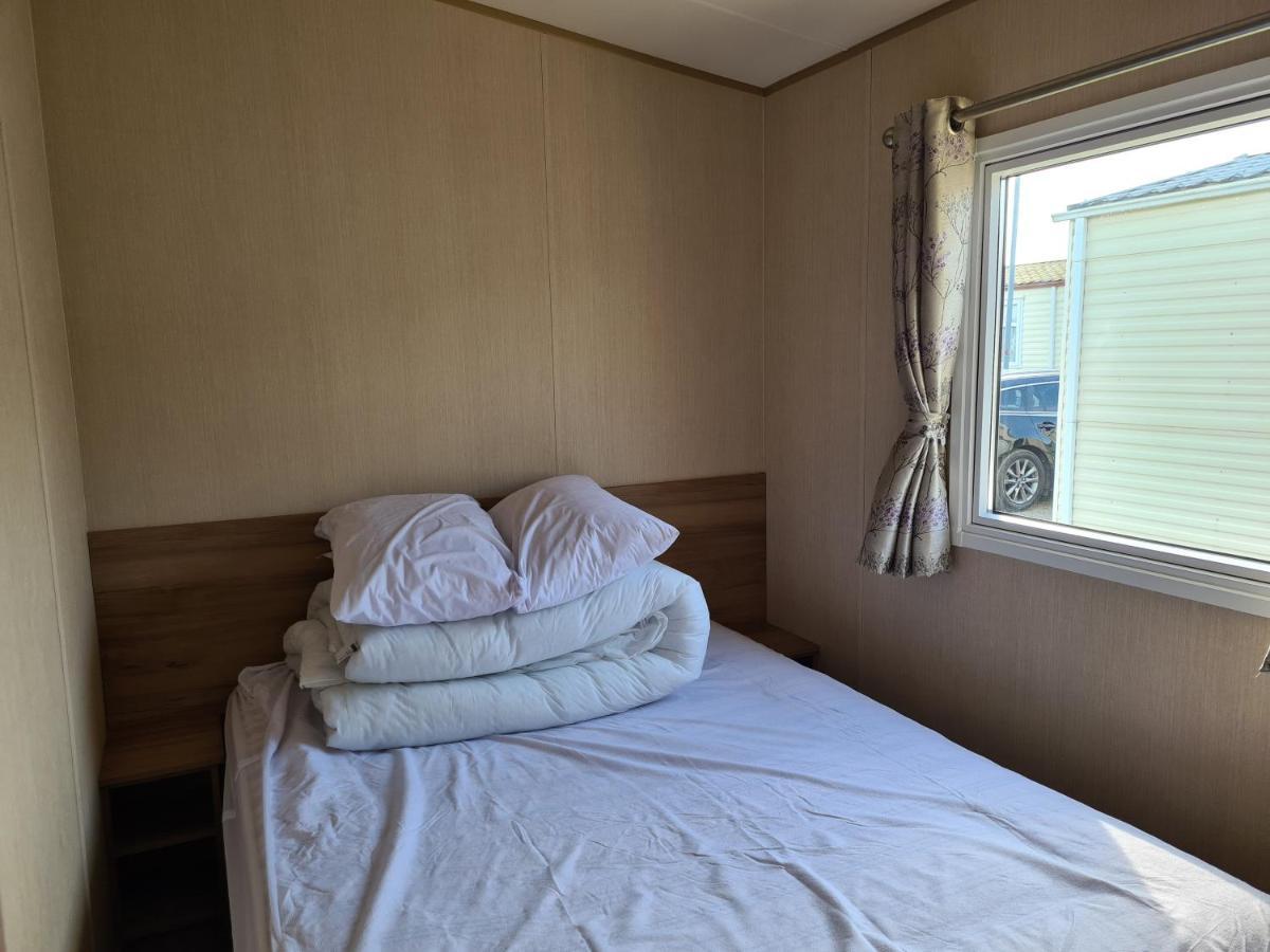 8 Berth Eastgate Fantasy Island Apartment อินโกลด์เมลส์ ภายนอก รูปภาพ