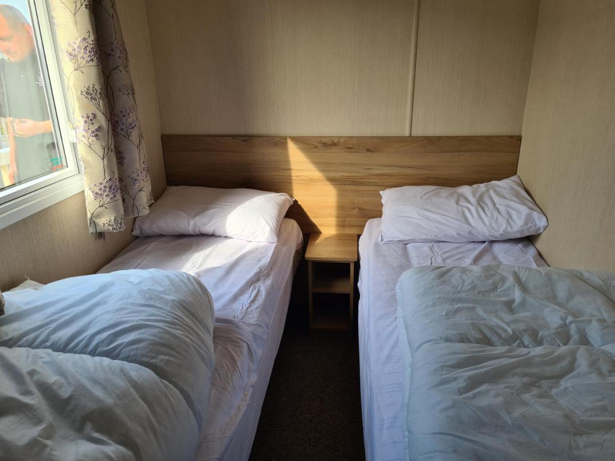 8 Berth Eastgate Fantasy Island Apartment อินโกลด์เมลส์ ภายนอก รูปภาพ