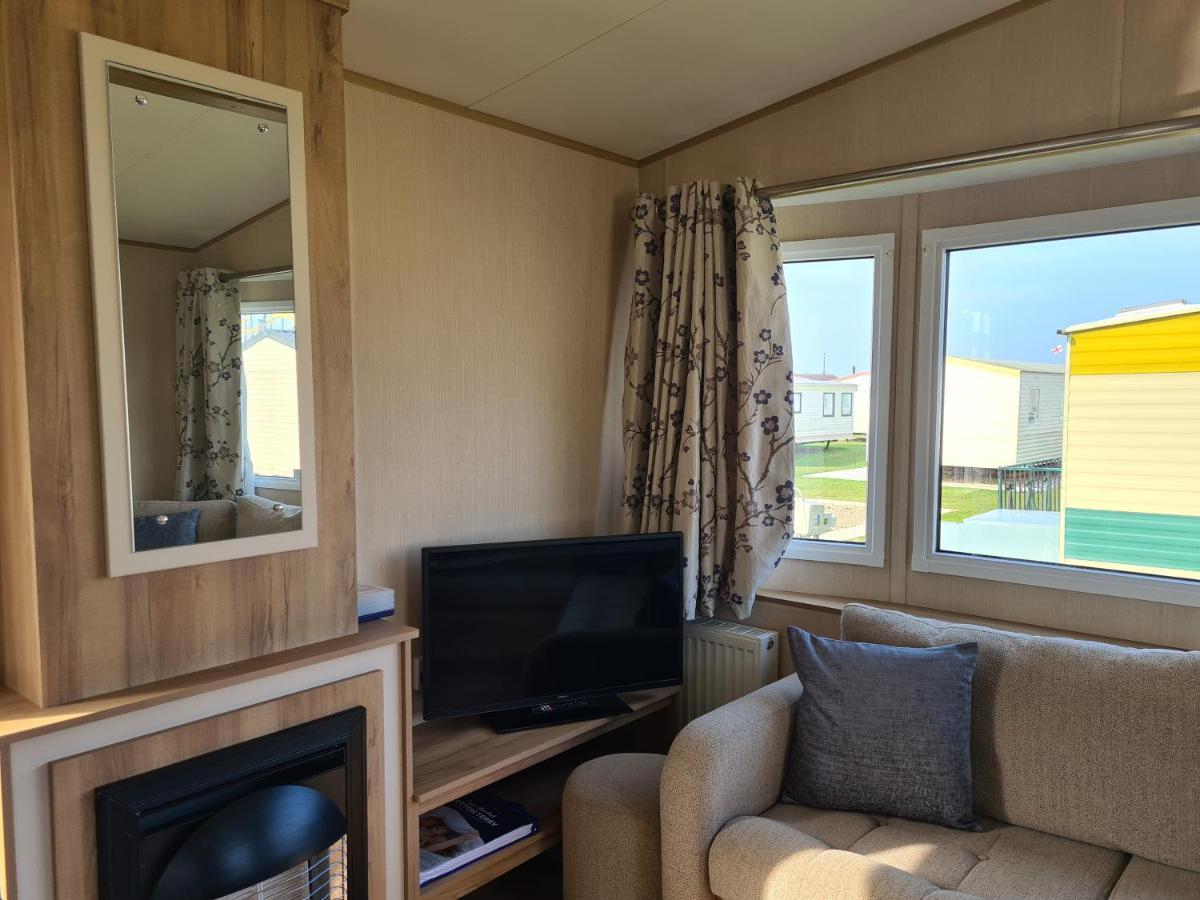 8 Berth Eastgate Fantasy Island Apartment อินโกลด์เมลส์ ภายนอก รูปภาพ